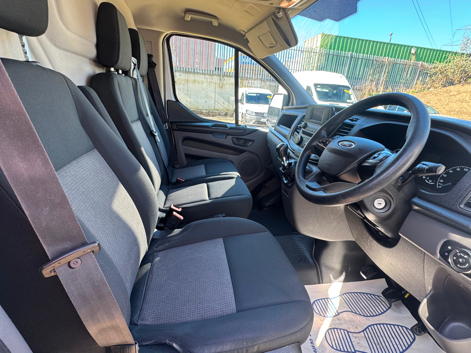 2022 Ford Transit Custom - image 15