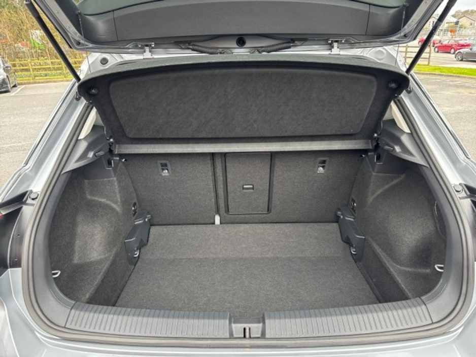 2024 Volkswagen T-Roc - image 10