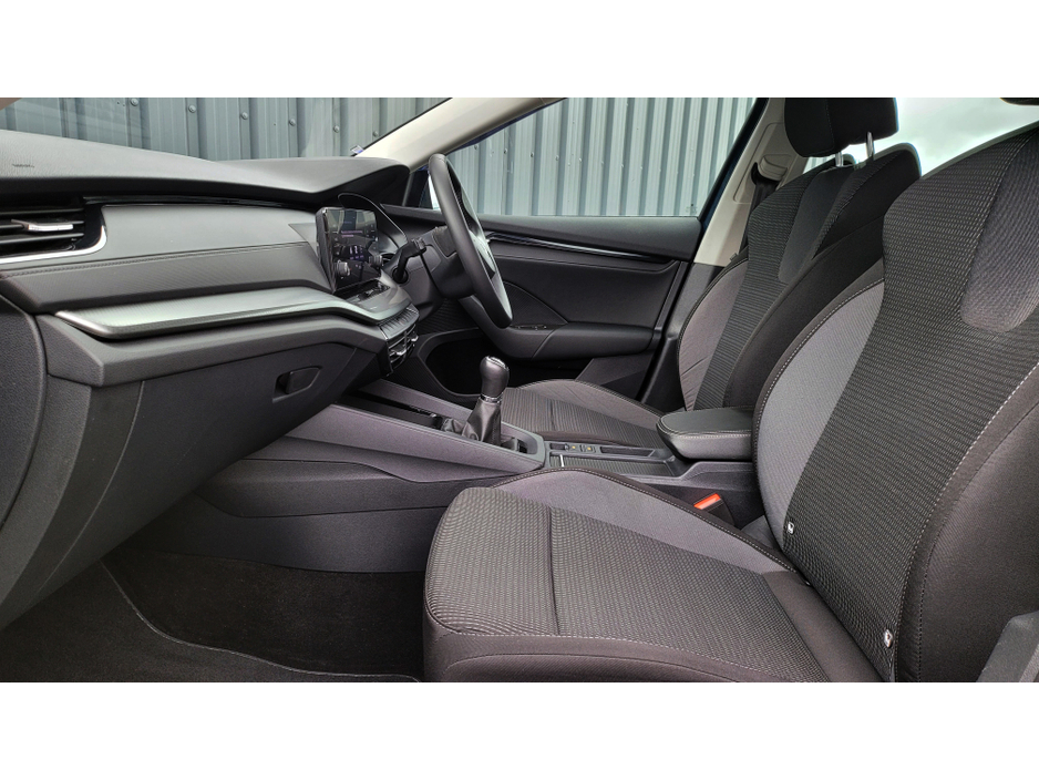 2024 Skoda Octavia AMBITION 2.0 TDI 115 BHP-GRAPHITE GREY METALLIC- FACTORY REAR SPOLIER- BLACK BADGING €29,950