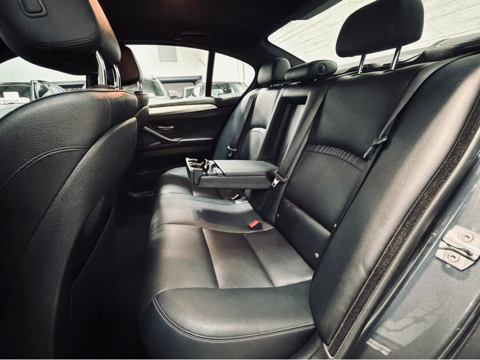 2016 BMW 5 Series - image 15