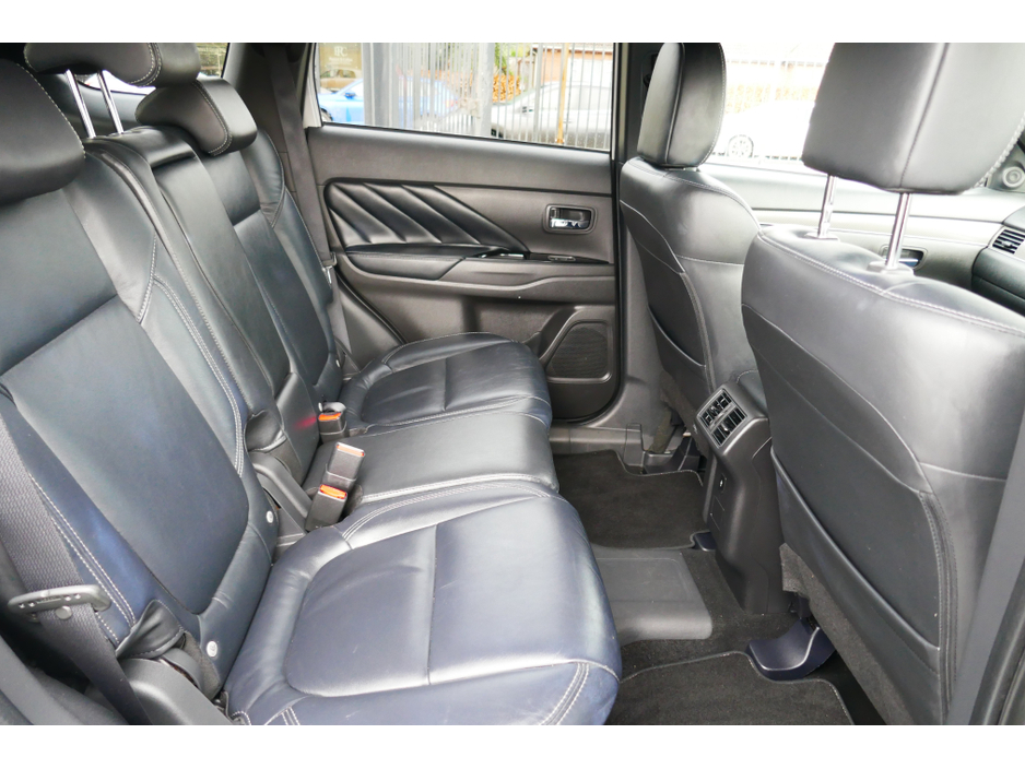 2020 Mitsubishi Outlander 2.4 DYNAMICS PHEV 221 €23,500