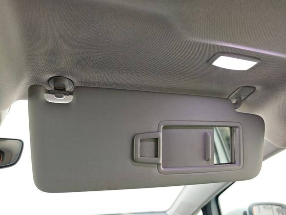 2021 Volkswagen Golf - image 29