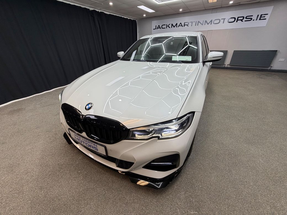 2019 BMW 3 Series - image 12