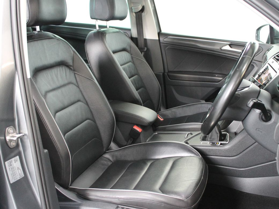 2020 Volkswagen Tiguan - image 12