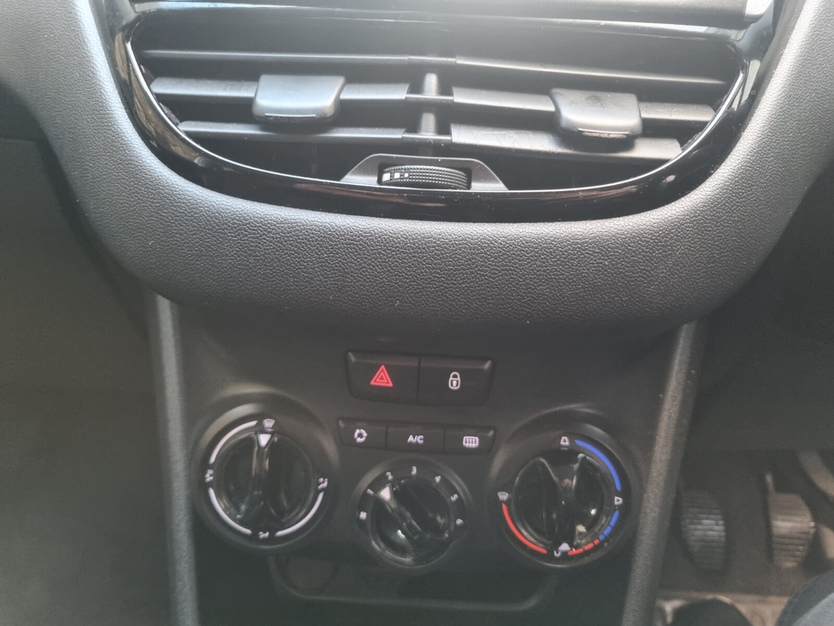 2013 Peugeot 208 1.2 VTI 82 bhp Active €3,750