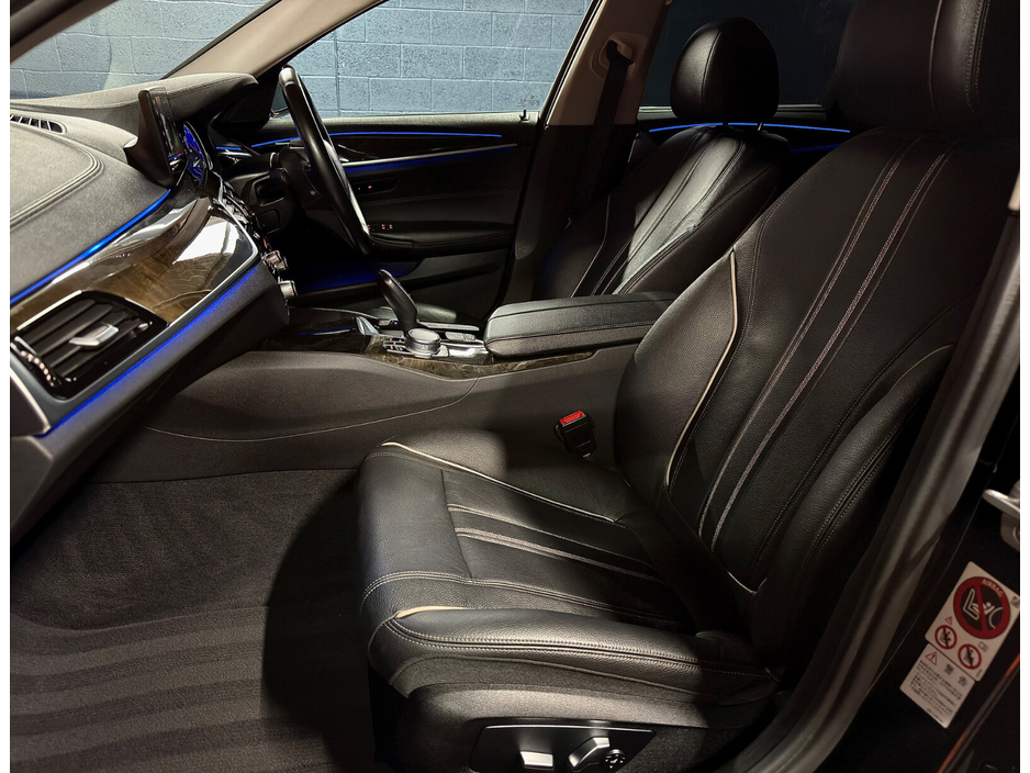 2017 BMW 5 Series - image 24