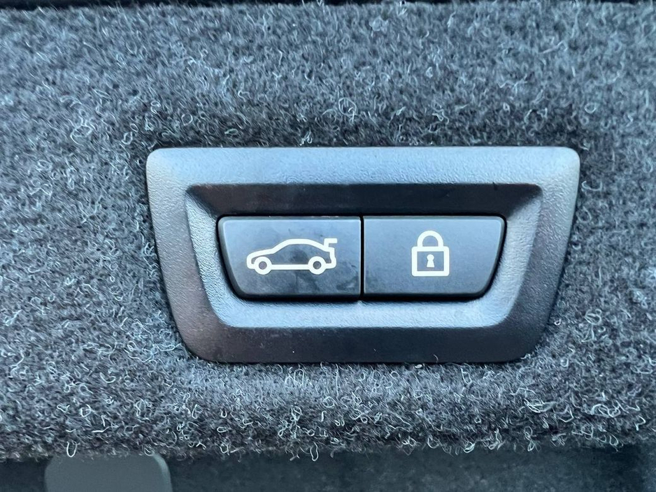 2019 BMW 5 Series 530e M-SPORT COMPETITION 2.0 HYBRID // HEADS-UP DISPLAY // 4 HEATED SEATS // 360 VISUAL PARKING ASSIST €29,900