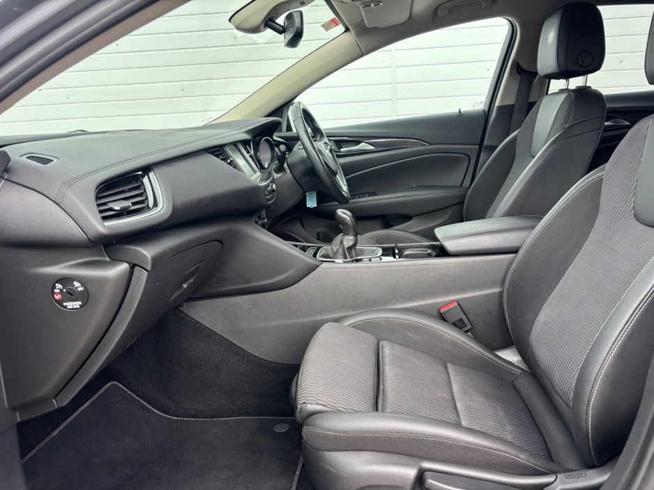 2020 Opel Insignia - image 15