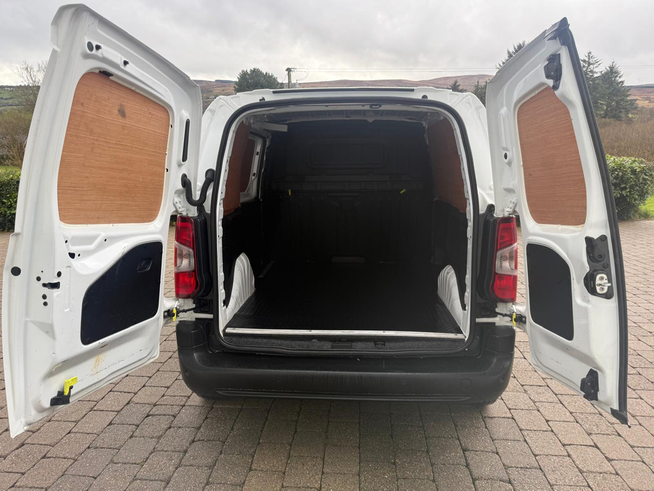 2022 Peugeot Partner - image 15