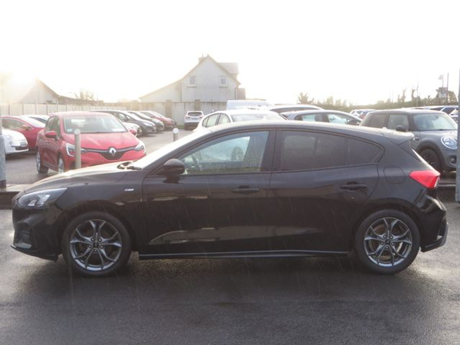 2020 Ford Focus - image 5