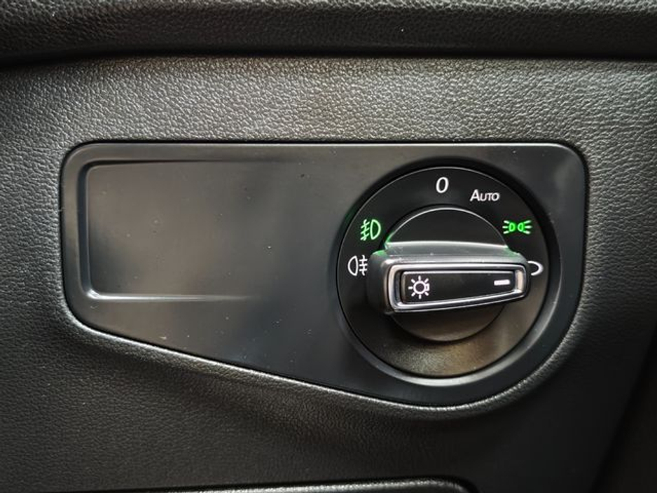 2017 Volkswagen Tiguan - image 36