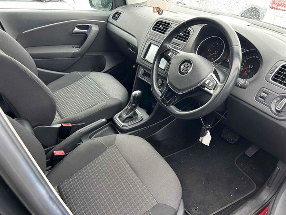 2016 Volkswagen Polo - image 3