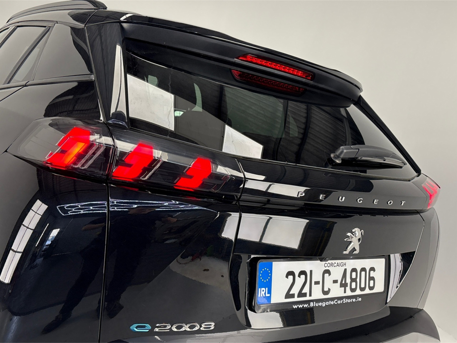 2022 Peugeot 2008 - image 12