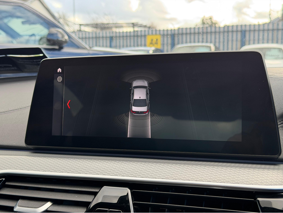 2018 BMW 5 Series - image 23