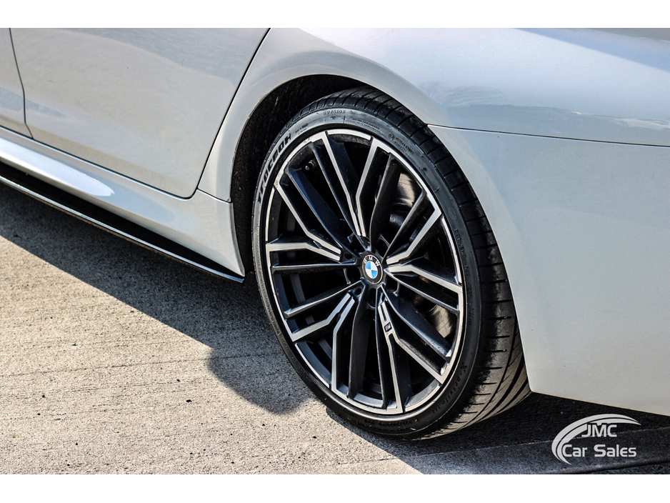 2022 BMW 5 Series - image 12