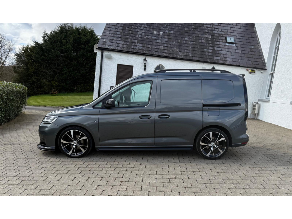 2023 Volkswagen Caddy - image 5