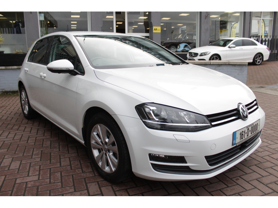 2016 Volkswagen Golf - image 2