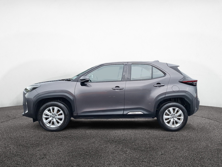 2024 Toyota Yaris Cross - image 3