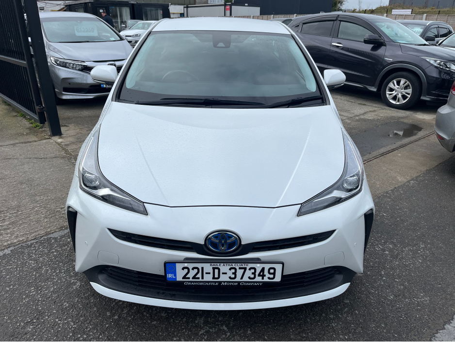 2022 Toyota Prius - image 2