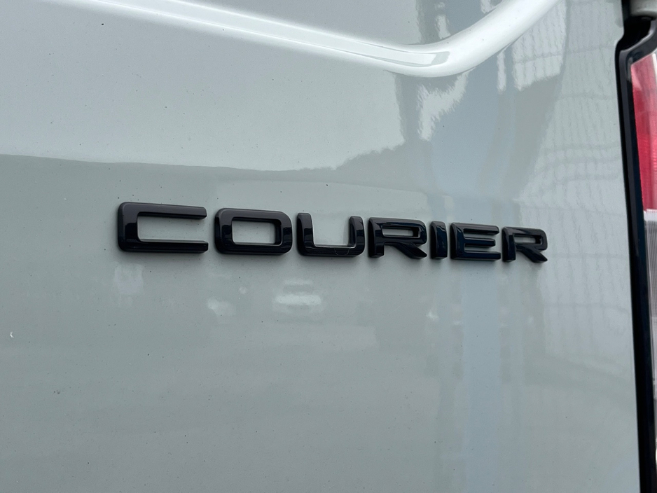 2024 Ford Transit Courier - image 9