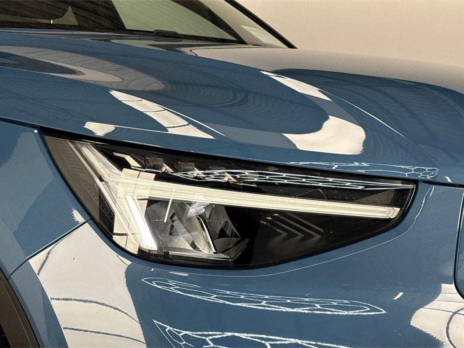 2024 Volvo C40 - image 9