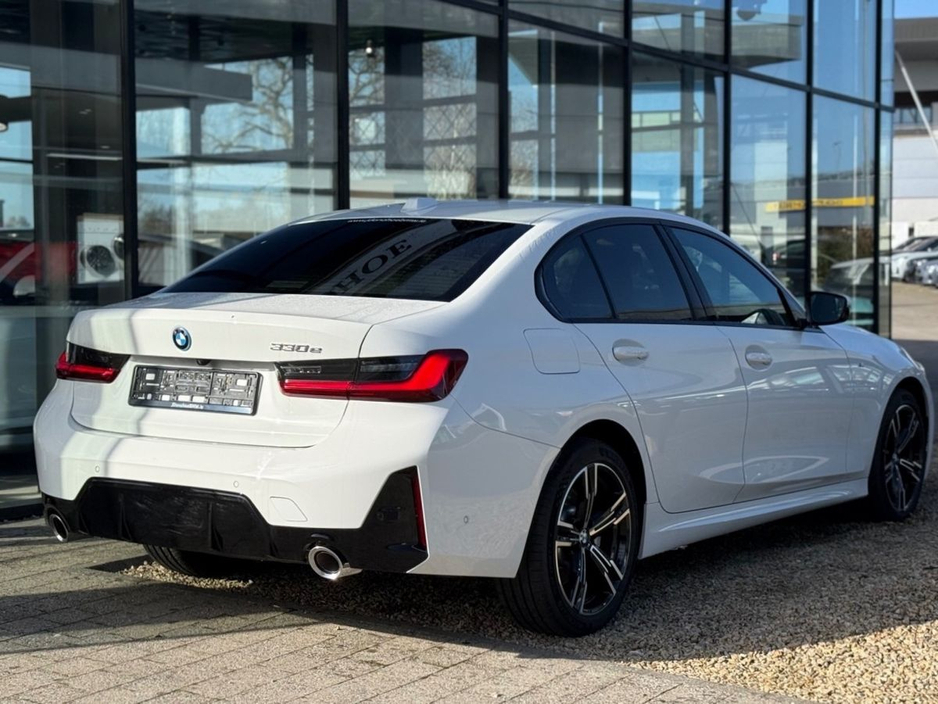 2026 BMW 3 Series - image 2