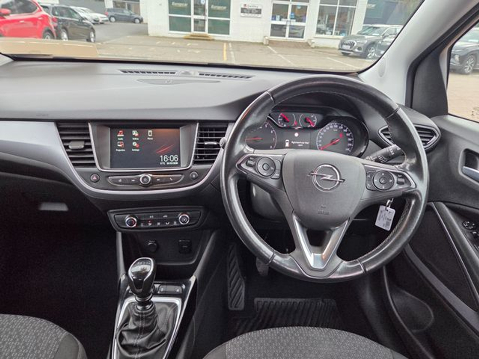 2022 Opel Crossland - image 8
