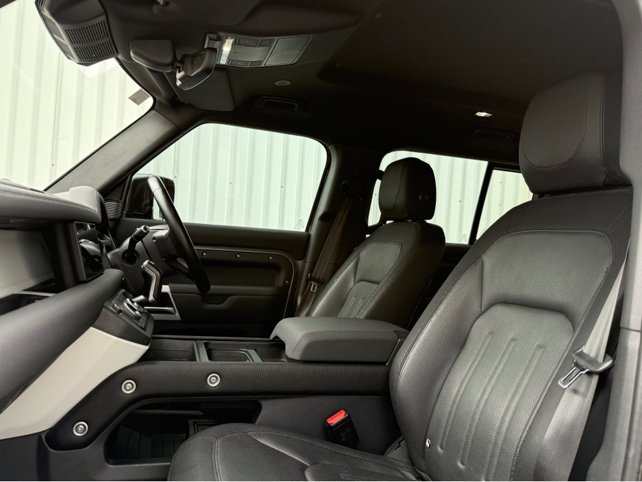 2021 Land Rover Defender - image 16