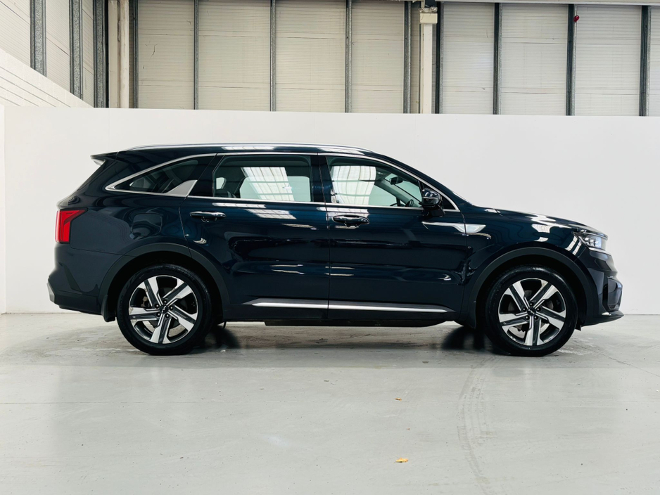 2022 Kia Sorento - image 3