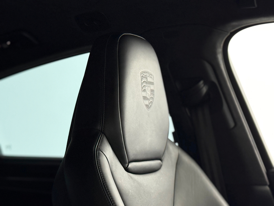 2021 Porsche Cayenne - image 28