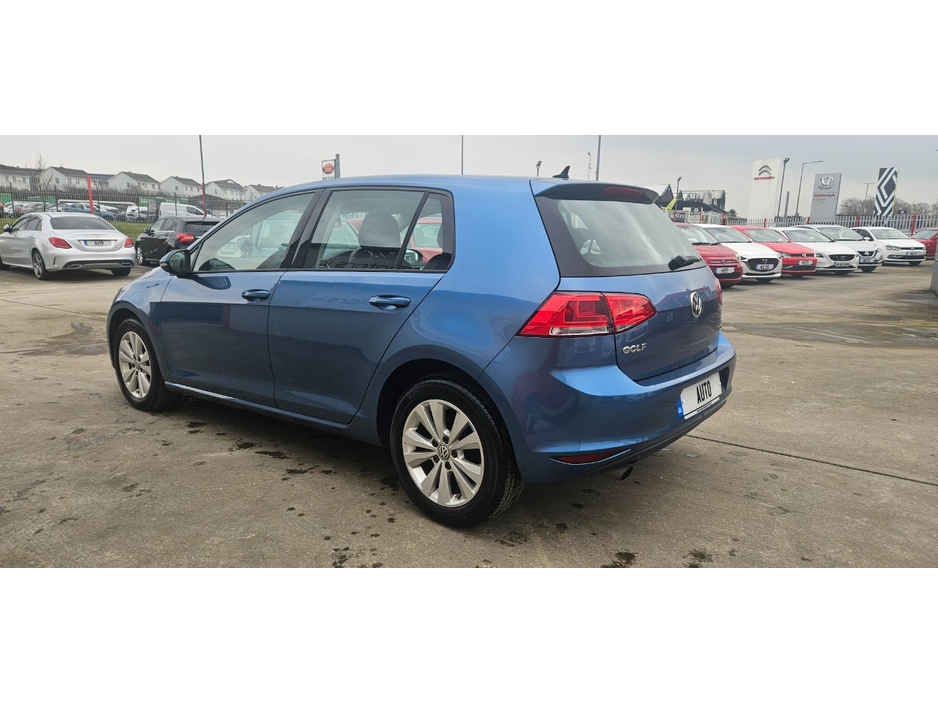 2015 Volkswagen Golf - image 10