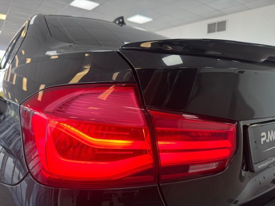 2016 BMW 3 Series - image 19