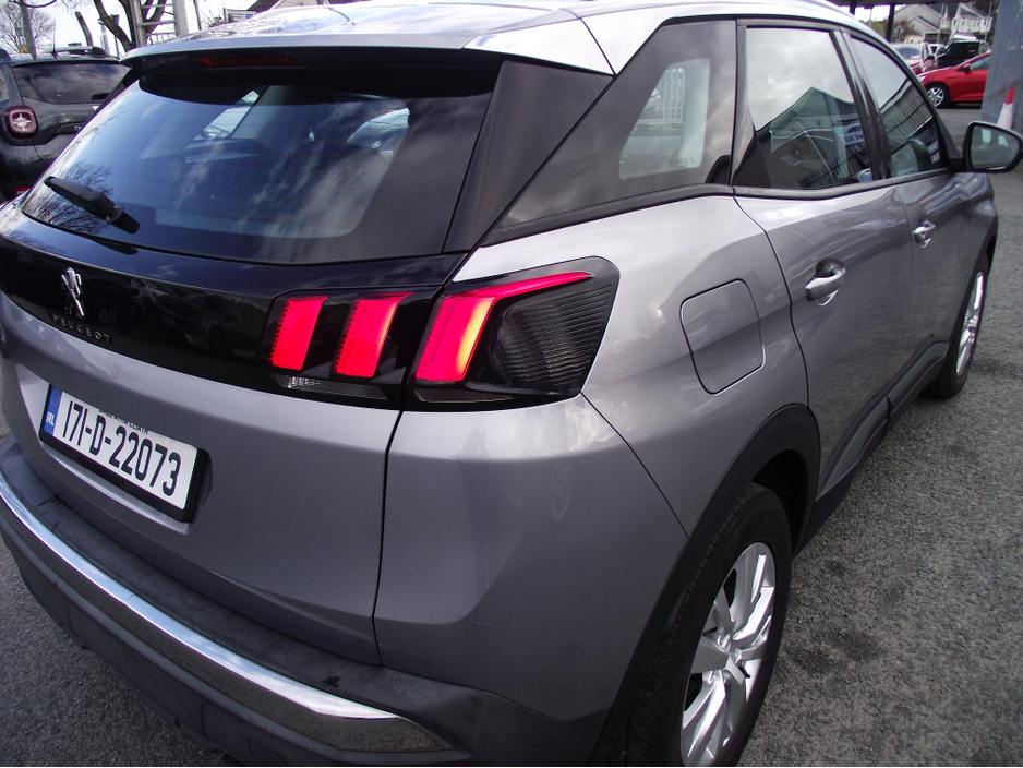 2017 Peugeot 3008 - image 8