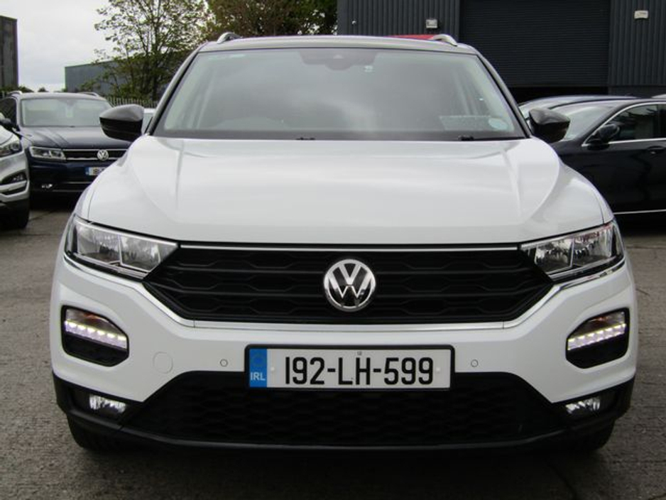2019 Volkswagen T-Roc - image 3