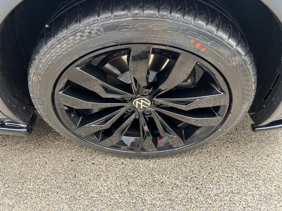 2024 Volkswagen Tiguan - image 7