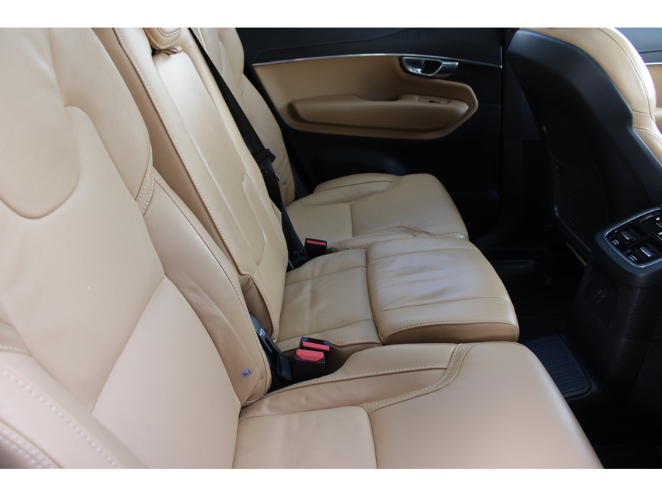 2023 Volvo XC90 - image 17