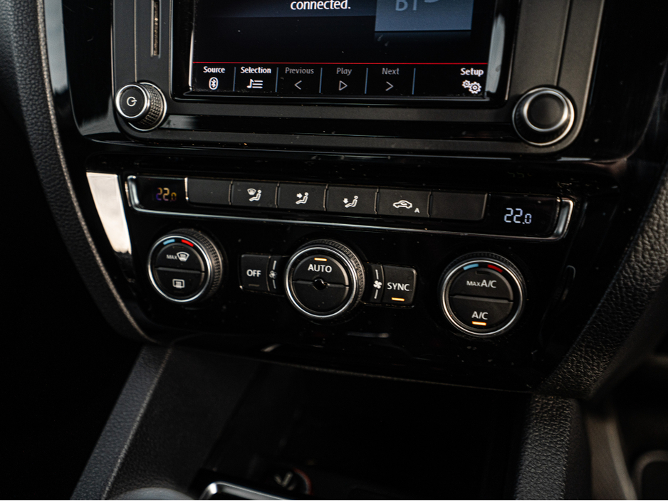 2017 Volkswagen Jetta - image 22