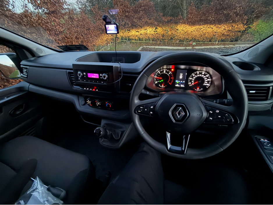 2022 Renault Trafic 2022 Renault Trafic 2.0 130 Business *As New * €19,950