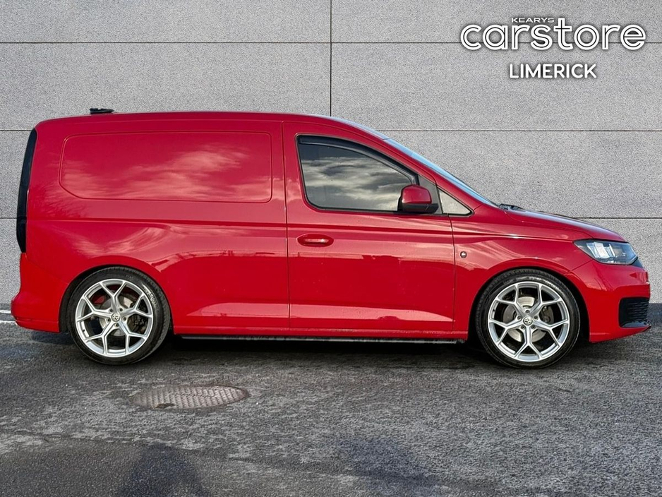 2021 Volkswagen Caddy - image 2