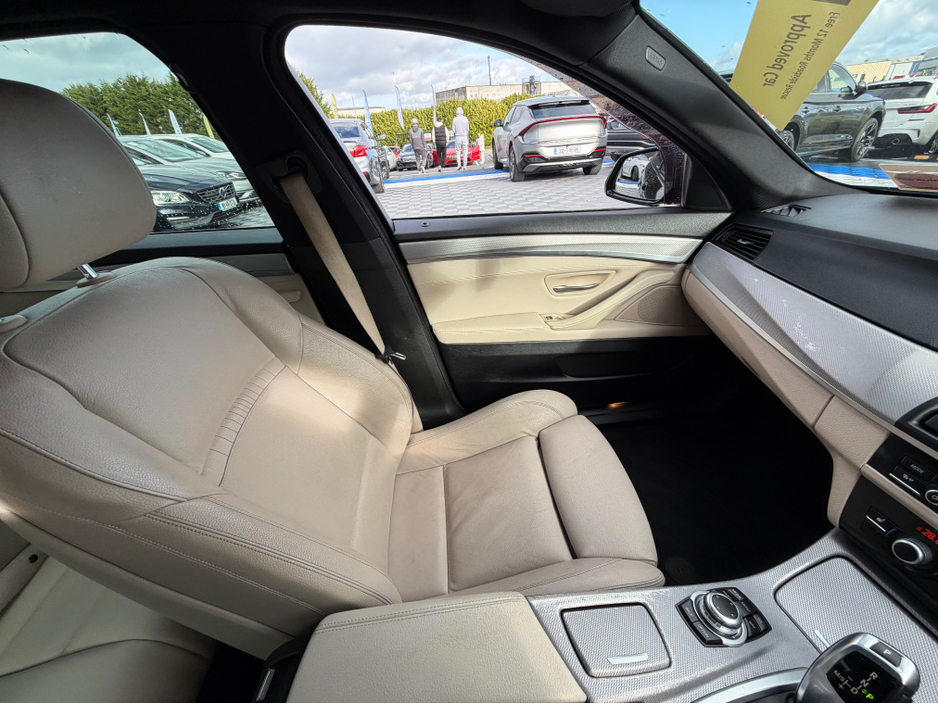 2016 BMW 5 Series - image 25