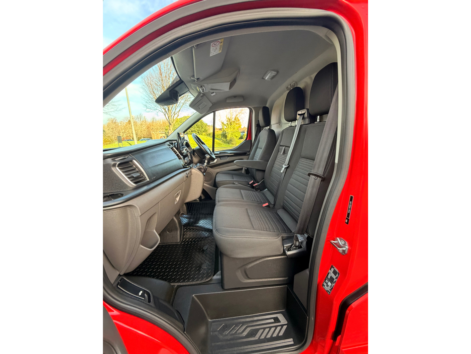 2021 Ford Transit Custom - image 14