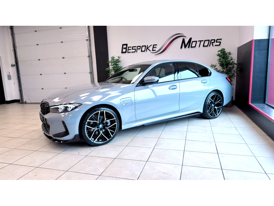 2023 BMW 3 Series - image 17