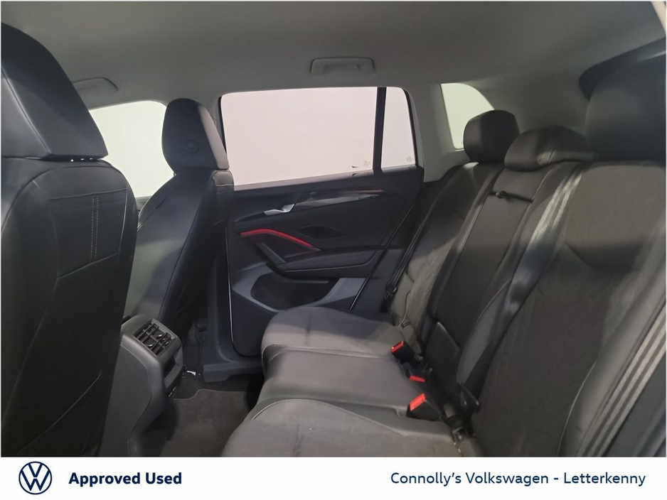 2025 Volkswagen Tiguan - image 7