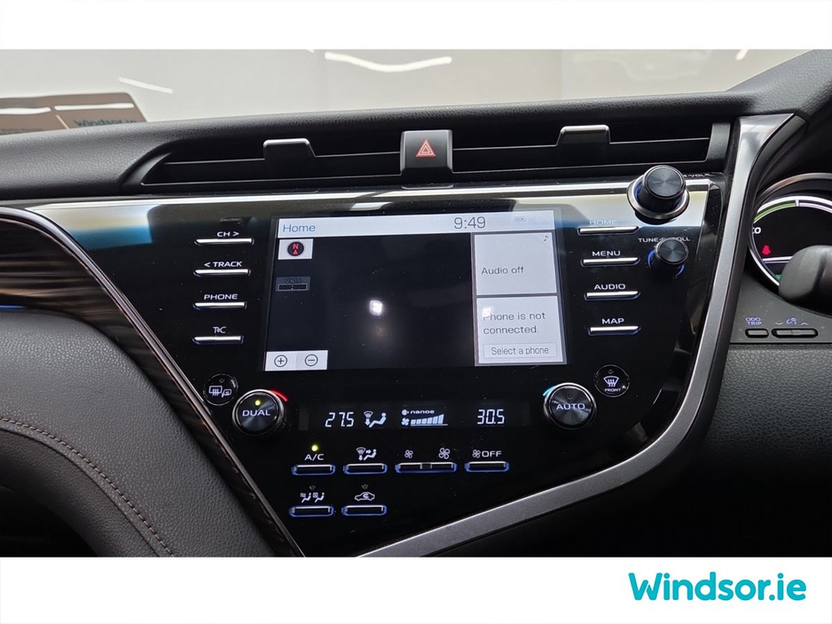 2020 Toyota Camry - image 13