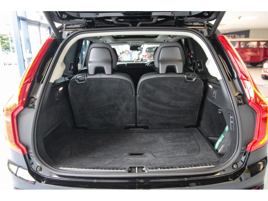 2022 Volvo XC90 RECHARGE T8 ULTIMATE DARK AWD €59,899