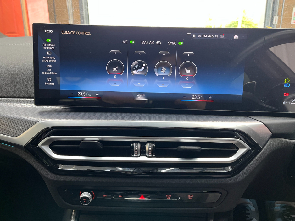 2024 BMW 3 Series - image 27