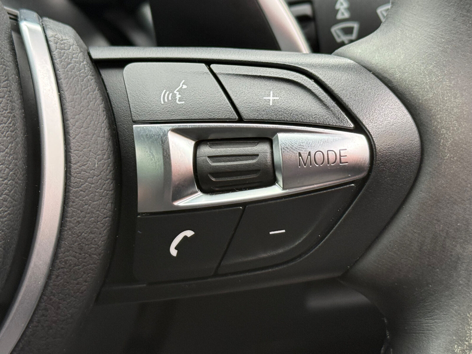 2016 BMW 5 Series - image 23