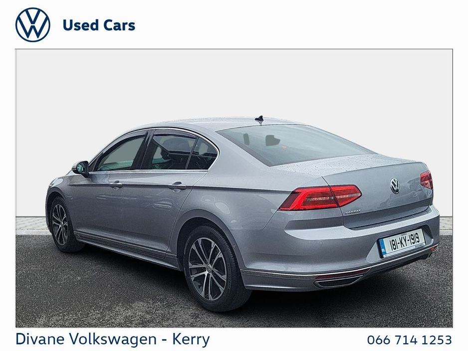 2018 Volkswagen Passat - image 3