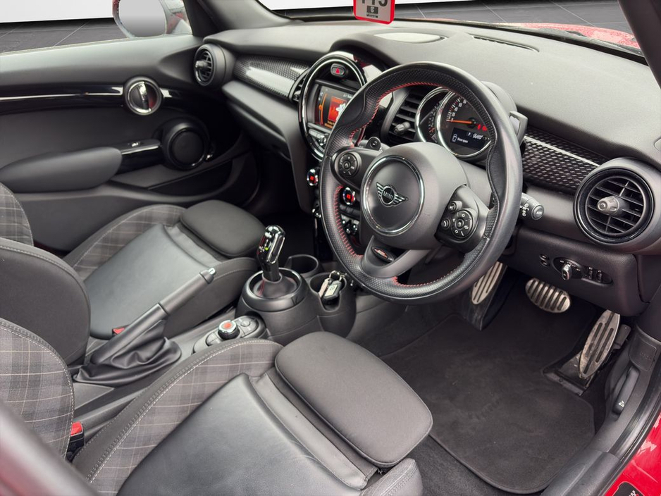 2018 MINI Cooper - image 9