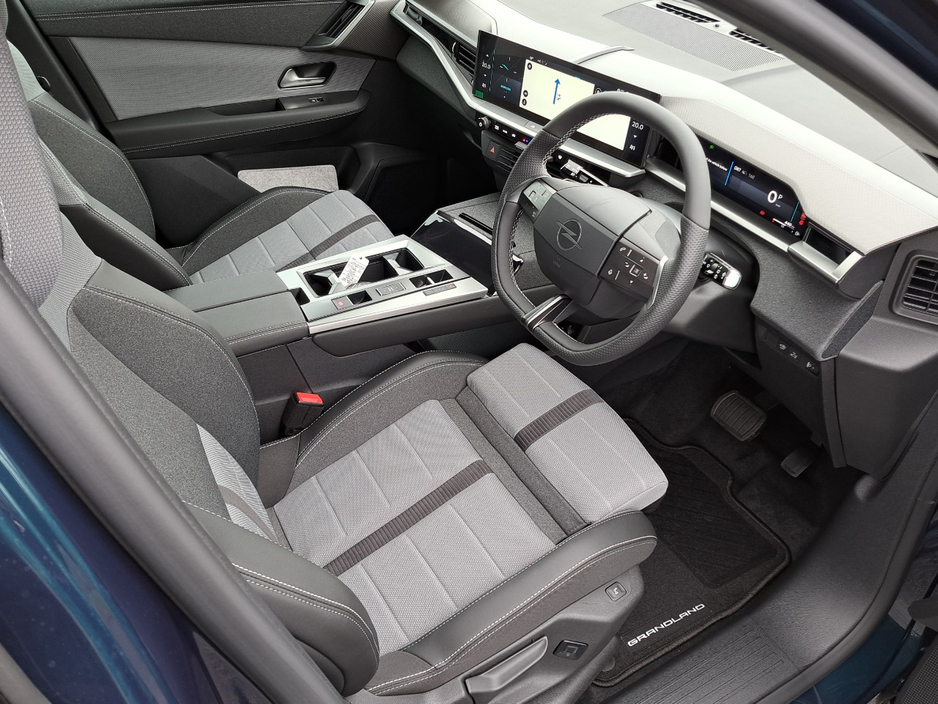 2026 Opel Grandland - image 13